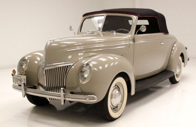 1939 Ford Deluxe Convertible, similar to Bob's Arabian Sand model
